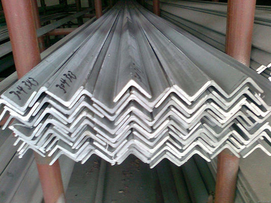 Pręt kątowy ze stali nierdzewnej AISI 304L o grubości 3-12 mm o równym kształcie i długości 6 m